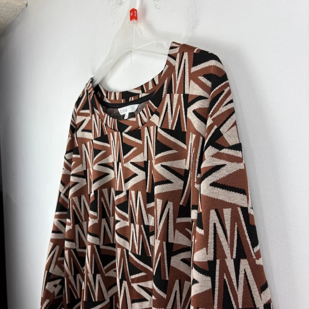 Cleo Layered Abstract Geometric Print Long Sleeve Chiffon Hem Top | Lightweight - Picture 6 of 7